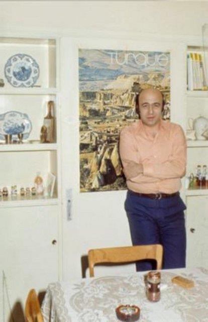 1968 ylnda deneme yaynna balayan TRT Televizyonu'nda redaktr spikerlik yapt Akbel. TRT'nin tek kanall olduu dnemde Gne Bak adl gece haber kuan sundu.