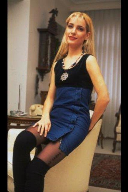 <p><b>ZEYNEP KASIMLIOLU</b></p> stanbul niversitesi letiim Fakltesi mezunu olan Kasmlolu yazl basnn ardndan ekranlara transfer oldu.