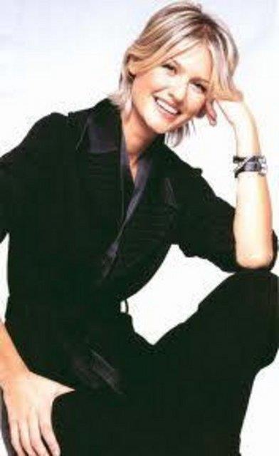 Gzel spiker bir sredir ekrann uzanda.