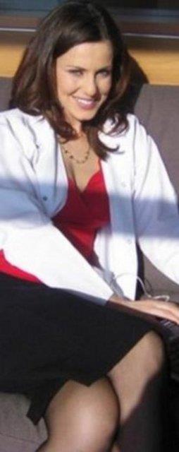 New York'da Stella Adler'n oyunculuk konservatuarnda eitim grd.