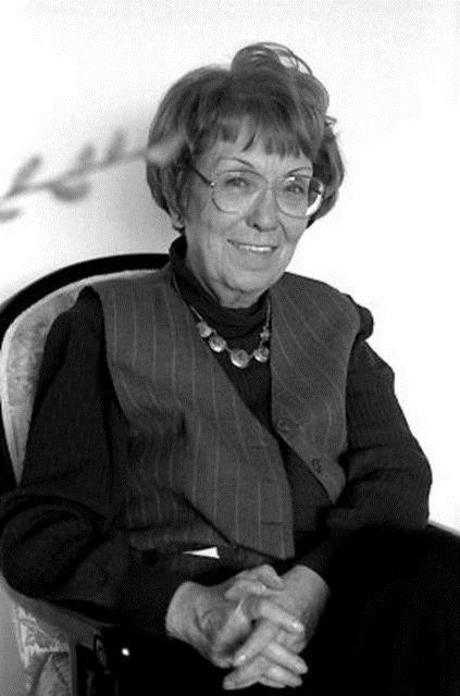 <p><b>JLDE GLZAR</b></p> O da Trkiye'nin ilk bayan spikeri unvann tayor.