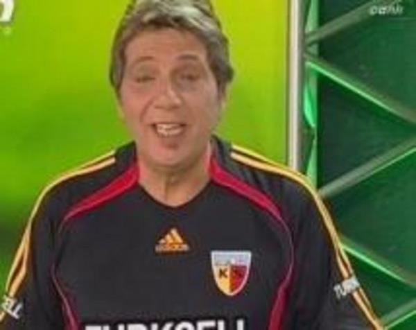 "Alamak istiyorum sayn seyirciler" cmlesiyle hafzalara yerleen Aktan, 1972 ylnda TRT'de spor spikerliine balad.