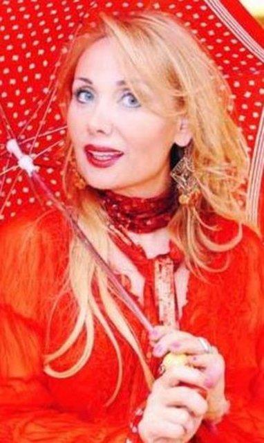 Hava durumu sunucularn genellikle fiziksel grntlerini n plana karmad bir dnemde giysileri ve ekrandaki duruuyla ilgi ekti.