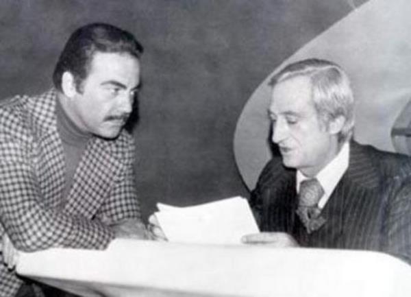 Radyo mikrofonu banda balad mesleini daha sonra TV ekranlarna tad...