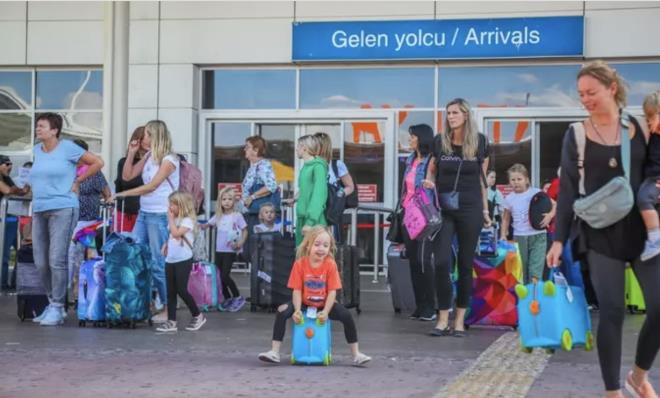 Nevruz, baharn geliini mjdeliyor. Hemen arkasndan Avrupa'daki Paskalya tatili var ve sonrasnda ramazan aynn bitimi ile Ramazan Bayrammz olacak. Ramazan Bayram'nda da eer nceden aklanabilirse, tatil dnemi 1 gn uzatlrsa; toplam 9 gn tatil sz konusu olacak" dedi.  Antalya blgesi ve KTTC ile birok blgede otellerin Ramazan Bayram hazrlklarna baladn, sanatlarn sahne alaca etkinlikler hazrlandn anlatan Kavalolu, "Dolaysyla eer 9 gnlk tatil periyodu nceden aklanrsa, rezervasyonlar da erkenden alma ans olur.