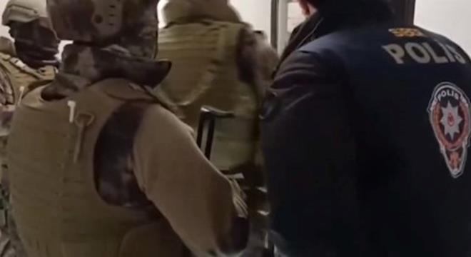 stanbul, Diyarbakr ve Elaz merkezli Adana, Balkesir, Bursa, Denizli, zmir, Mula, Konya ve anakkale?de gerekleen e zamanl ?Sibergz-24? operasyonunda 70 pheli gzaltna alnd.