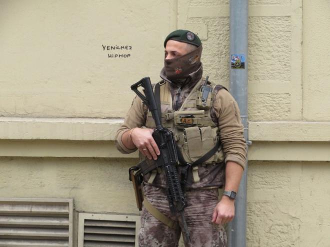 stanbul l Emniyet Mdrl ekipleri tarafndan il genelinde helikopter destekli "Yeditepe Huzur" denetimleri yapld.