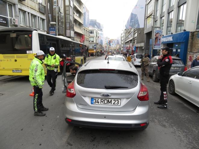 Ekipler, phelendikleri src ve yolculara st aramas yapt.