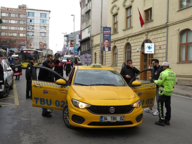 Denetimler kapsamnda, durdurulan aralar tek tek arand.