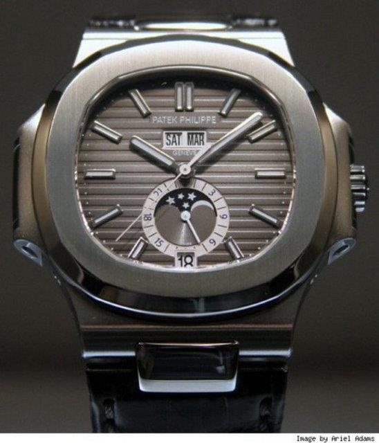 <b>14. 5726:</b> 40 bin $ Gn, ay ve ay gstergesi. elik. 120 metre derine dayankl. Safir kristal cam. Timsah derisi kay.