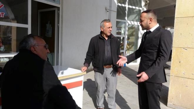 Bakan adaynn seim konseptini beenen Mehmet aldar ise 'Herkes seim otobsleri ile siyaset yaparken bakann scooter ile gezmesi beni ok cezbetti. Hem havay kirletmiyor hem de halktan birisi gibi.' dedi.