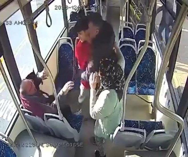 ''OLUMA HAKARET EDP, VURDU''    Sanklar bugn ikinci kez hakim karsna kt. Tutuklu sanklar durumaya Ses ve Grnt Biliim Sistemi (SEGBS) ile katlrken, mteki sank ift ve taraf avukatlar salonda hazr bulundu.