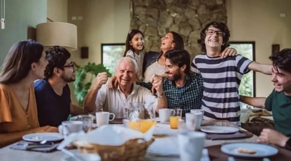 Ramazan'n vazgeilmezi olan geni iftar sofralarnn yan sra farkl ehirler, kendilerine zg elencelerle Ramazan' karlyor.