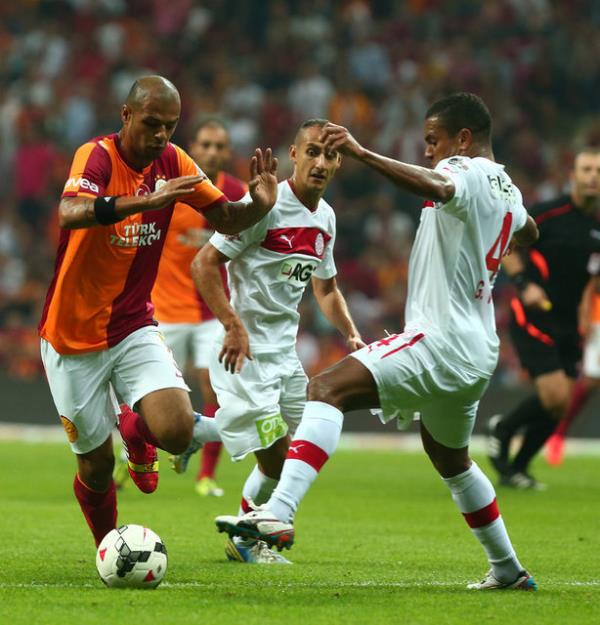 Terim'in grevine, Bakan Aysal ile yaad anlamazlklarn ardndan ynetim kurulu tarafndan oybirliiyle karar verildi.