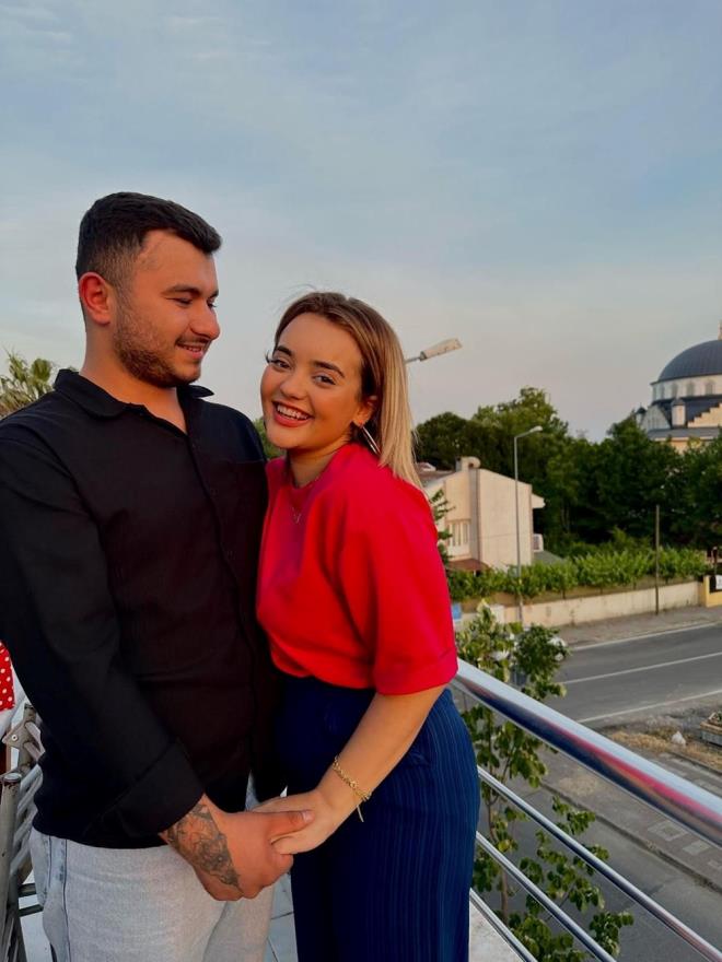 OUZ MURAT AC?NN KUZEN    Kazada yaamn yitiren Anl Aci?nn, getiimiz gnlerde Eypsultan ilesinde arzalanan ATV model motorun arzasn kontrol ederken 16 yandaki ehliyetsiz src T.C?nin arpmasyla yaamn yitiren Ouz Aci?nn kuzeni olduu ortaya kt.