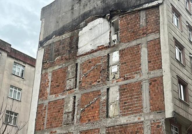 Kentsel dnm almalar kapsamnda, Bahelievler Zafer Mahallesi'nde 4 katl bir binann ykm gerekletirildi.