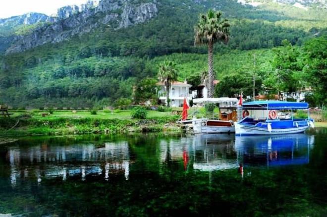 2. MULA    Mula'da ise kadnlar iin ortalama oran 83.5 yl; erkekler iinse 77.7 yl. ehirde genel ortalama 80.5 yl olarak tespit edilmitir.