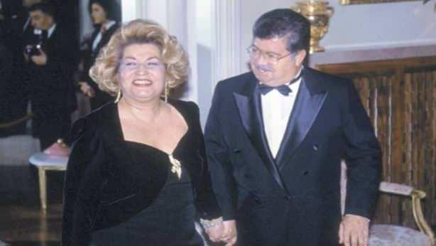 Trkiye henz el ele dolaan bir babakan ve ei fotorafn grmemiti zal iftinden nce. Tam da bu yzden dikkatleri fazlasyla stlerine ektiler.