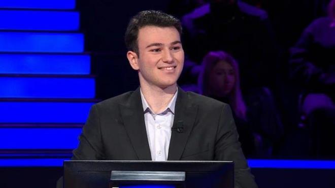 Yarmaya katlan 19 yandaki Berk Gkta, tm sorulara doru yant vererek neredeyse byk dle kadar geldi.