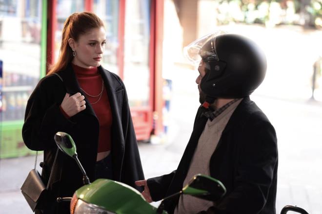 TAHR'DEN GAMZE'YE DESTEK    Gamze ile konumak iin lokantaya giden Tahir, ona bir kez daha denemelerini tlerken; Vicdan da onu motorla eve brakmasn istedi.    Tahir ile Vicdan' birlikte gren ve bu duruma bozulan kran, onun lokanta iin abalamasn takdir etti.