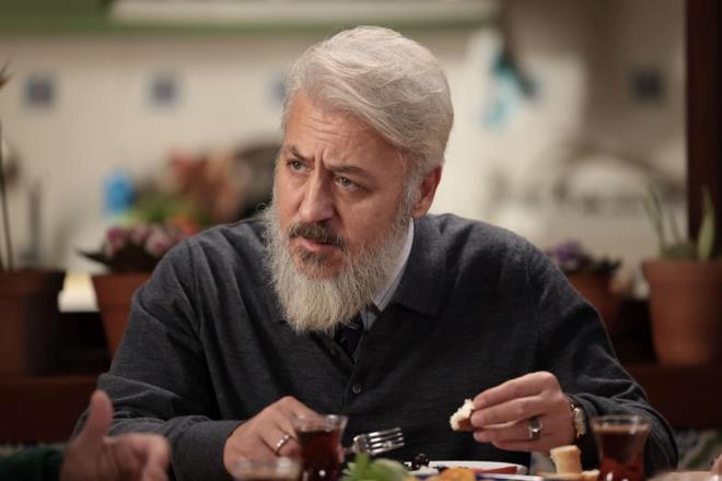 REAT, ESK AKIYLA YZLET    Kendisiyle konumak isteyen Gamze'yi reddeden Reat, gece eve gidince Nurhayat ile yzleti. Nurhayat'n kendisine yazd mektuptan bahseden Reat, mektubu onun deil de babasnn yazdn syledi.