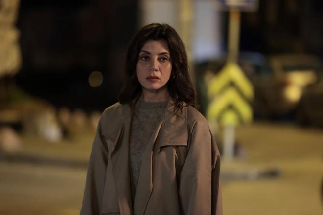 GAMZE'NN SYANI    Bu arada nce Nisa sonra Fatma Hanm, Gamze'ye gelip ona kzd ve sulad. Sinirlenen Gamze ise "Ben de ac ekiyorum burada. Biraz da benim amdan dnn" deyip gzyalarna bouldu.    Gamze alarken kapya gelen Tahir ise ona nasl olduunu sorup her eyin dzeleceini syledi.