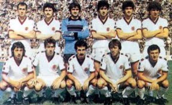 -Trabzonspor, 1979-80 sezonunda 30 mata kaydettii 25 golle(0.833 gol ortalamas) "Dnyann en negatif ampiyonu" unvann elde etti...