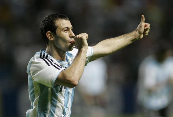 -Mascherano Arjantin A Milli Takm formasn ilk kez giydii 16 Temmuz 2003 tarihinde henz profesyonel seviyede hibir kulpte forma giymemiti...