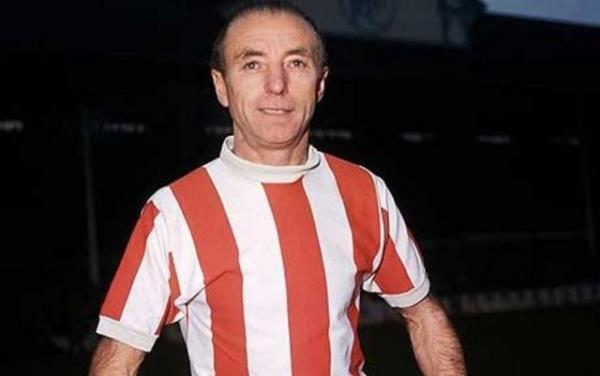 -Sir Stanley Matthews, 33 yllk kariyerinde hi kart grmedi...