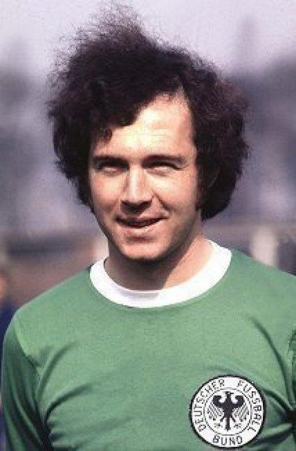 -Jbile manda kendi kalesine gol atan tek futbolcu Franz Beckenbauer...