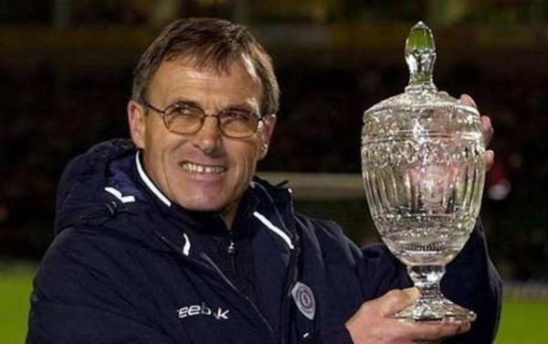 -ngiltere'de Crewe Alexandra'nn t. direktr Dario Gradi 1983'ten beri takmnn banda...