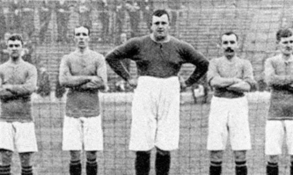 -ngiltere'de bir dnem kalecilik yapan Willie Hanry Foulke tam 141 kiloydu...