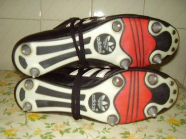 -Futbolcularn vidal kramponlarnn yere uygulad basnc 33 dakika insan koluna uygulasak o ekilde bir delik oluacan biliyormuydunuz...