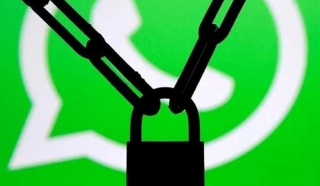 GZL KOD OLUTURMA    Sohbet kilidini etkinletirdikten sonra, sohbetlerinizi telefonunuzun parolasndan farkl olan gizli bir kodla kilitleyebilirsiniz.    Daha fazla gizlilik iin Kilitlenmi Sohbetler klasrnz gizleyip sohbet listenizde grnmemesini salayabilirsiniz. Bu durumda Kilitlenmi Sohbetler klasr yalnzca Arama ubuuna gizli kodunuzu yazdnzda grnecektir.    Gizli kod oluturmak iin:    Kilitlenmi Sohbetler klasrnze > Ayarlar?a gidin.    Gizli Kod > Gizli Kod Olutur?a dokunun.    Kodunuzu oluturun ve leri?ye dokunun.    Kodunuzu onaylayn ve Bitti?ye dokunun.