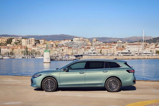 Yeni Passat yeniliki MQB Evo platformu bir nceki nesline kyasla tam 144 mm uzayarak, toplam 4.917 mm uzunlua ulayor.