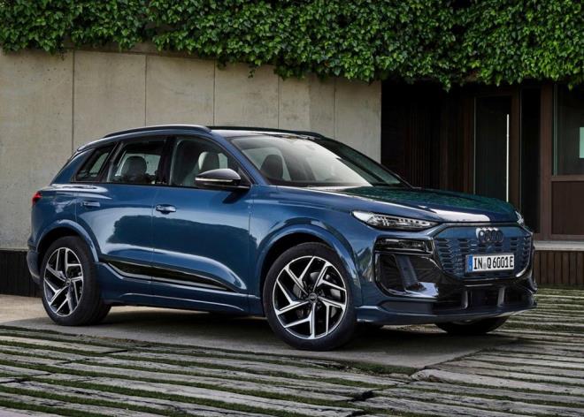 Audi Q6 e-tron, 382 hp gle 0'dan 100 km/sa hza 5,9 saniyede ulayor.