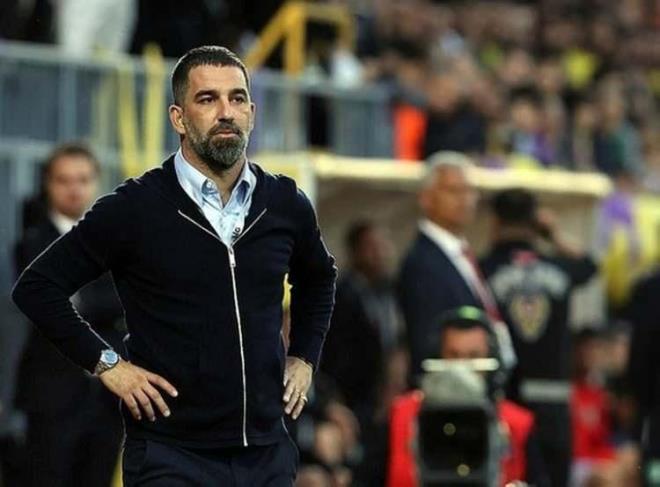 Eypspor Teknik Direktr olarak yer alan Arda Turan, son zamanlarda Seil Erzan fonu ile gndeme geldi.