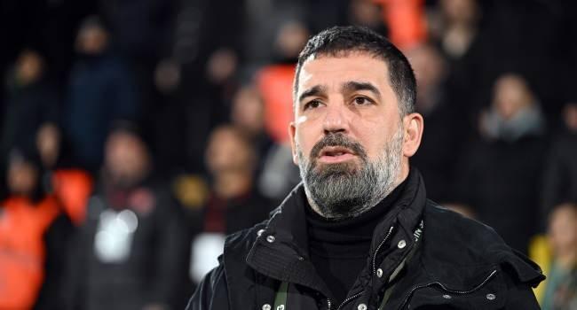 Ayn zamanda "Ben, Arda Turan. Bu hayatta byk mutluluklar, sevinler, zntler yaadm. Yanl anlattm, bazen de yanl anlaldm. Bu, sadece baarlarm ve hatalarm anlatan bir belgesel deil. Bu, kendimle yzleme hikayem. Orijinal belgesel Arda Turan: Yzleme, yaknda Prime?" dedi.