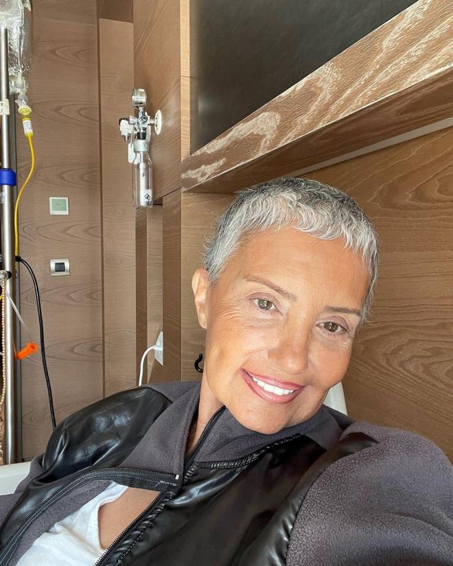 BAHAR ZTAN KMDR?    1980'lerde kariyerinin en parlak dnemini yaayan Bahar ztan, bir reklam filminde rol aldktan sonra film yapmclarnn dikkatini ekti. Ardndan o dnem ok popler olan  fotoromanlarda oynamaya balayan ztan, 1972 ylnda Osman Seden imzal "Mahkum" filmi ile sinemaya adm att. nl isim, hreti "akn Milyoner" filmiyle yakalad. Sonrasnda kariyerinde hzla ykselen Bahar ztan, birok yapmda rol ald.    2000'li yllarn banda ABD'ye giden ve bir sre Miami'de yaayan ztan, 6 yl sonra tekrar Trkiye'ye dnd. Birka projede boy gsteren nl isim, uzun yllardr gzlerden uzak bir yaam sryordu.    1993-2008 yllar arasnda Yavuz olak ile evli kalan Bahar ztan'n bu birlikteliinden Yiit olak adnda bir olu bulunuyor.