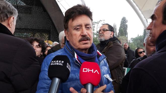 ?BZ DE BAARACAINA NANIYORDUK AMA OLMADI"    Bahar ztan ile 4 filmde yer aldn syleyen arkc Gkhan Gney ise, ?zntden insan ne syleyeceini bilemiyor. Yani baktnz zaman, imdi biz Bahar'n rahatszln ben yllardr biliyorum. Zaman zaman gryoruz. Bodrum'a gittiimiz zaman uruyoruz. Baya mcadele verdi ve ok azimliydi. Biz de baaracana inanyorduk ama olmad ite. Bu hastalk lanet bir hastalk, yapacak bir ey yok. Bahar ok sevdiimiz, yllardr tandmz bir arkadamz. Kiilik olarak da sakin, cici bir insand. Allah rahmet eylesin" ifadelerini kulland.