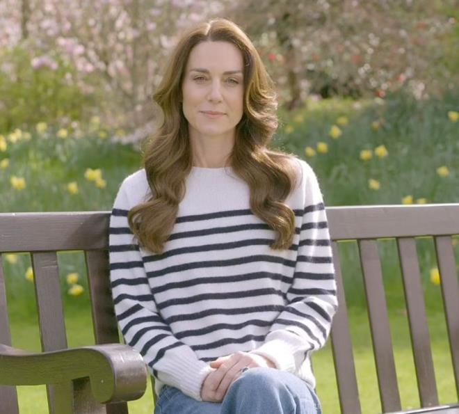 Kensington Saray, aramba gn Windsor'da ekilen video mesaj paylat. Videoda kanser olduunu aklayan Kate Middleton, haberi aldktan sonra inanlmaz derecede zorlu birka ay geirdiini belirtti.
