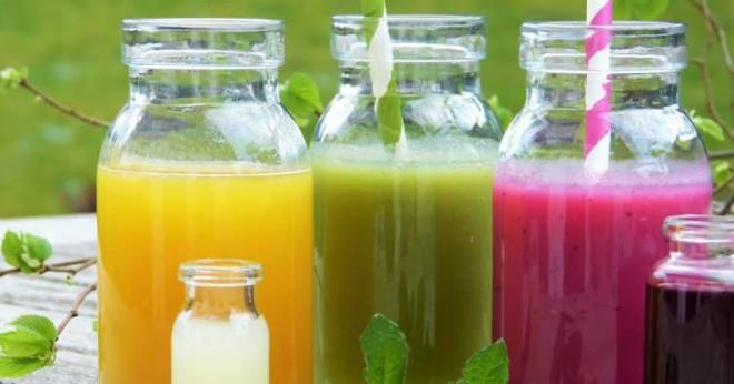 Ar yal, tuzlu, ekerli ve unlu gdalardan uzak durulmaldr. zellikle sahur yaplmas ihmal edilmemelidir. Ramazan?da uzun saatler susuz kalnacak olmas nedeniyle vcuttaki su ve mineral kayb artar. Kaybn yerine konulmas iin iftardan itibaren sahur sonuna kadar ayran, taze sklm meyve ve sebze sular gibi bol sv ve su alnmas ok nemlidir. Susama hissi olmasa bile zellikle yeterli sv almna dikkat edilmelidir. Terle kaybedilen su ve minerali azaltmak iin gnn scak saatlerinde gnete kalmamaya, gereksiz ve ar efor sarf etmemeye dikkat edilmelidir.?