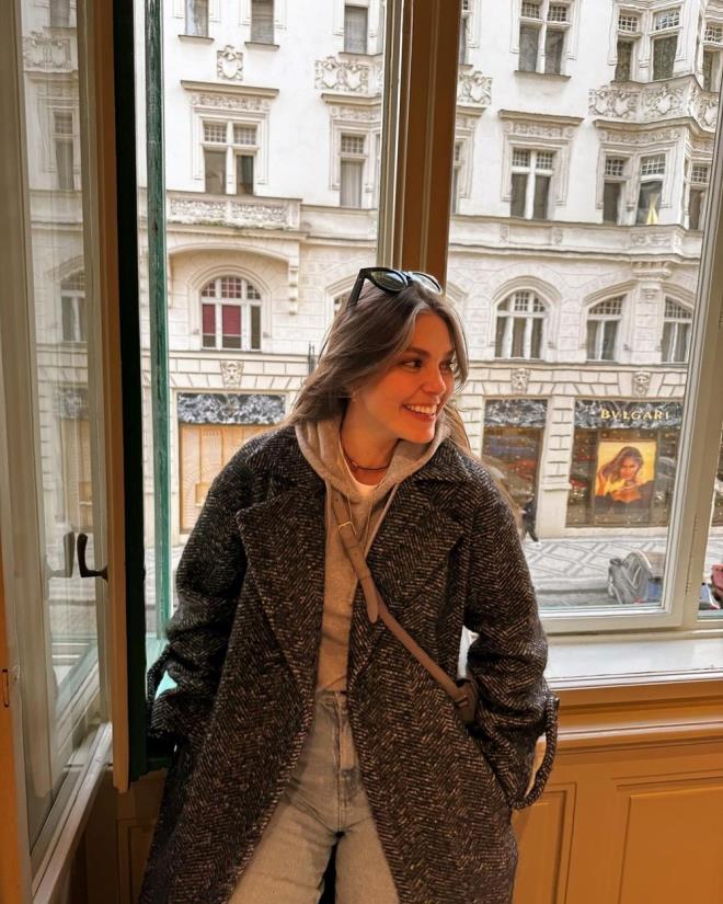 12 Kasm'da srpriz bir kararla Berkin Gkbudak ile nikah masasna oturan oyuncu Asl Enver, 4 Temmuz'da da kz Elay' dnyaya getirmiti.