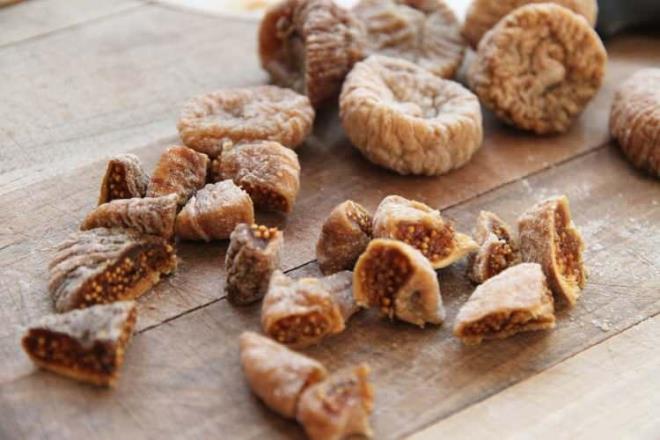 Hcrelerin yenilenmesini salayarak cilt yapsnn deforme olmasn engeller.