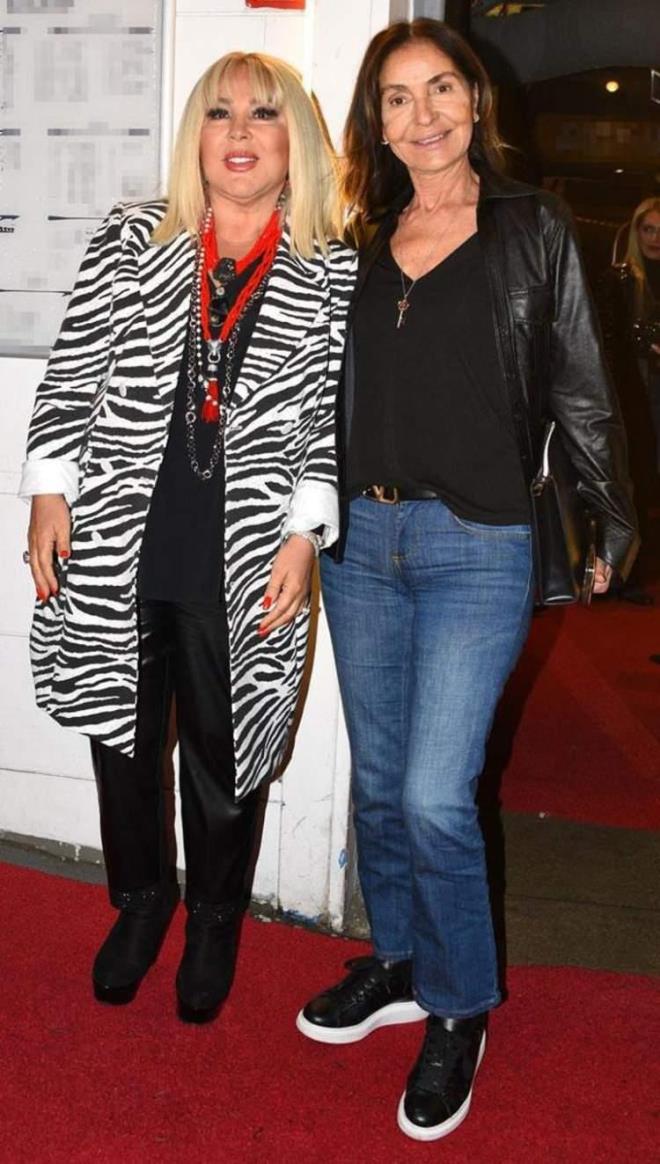 kiz torun sevinci ile havalara uan Derya Tuna, Safiye Soyman'n da bulunduu bir iftar yemei k kameralara yakaland.