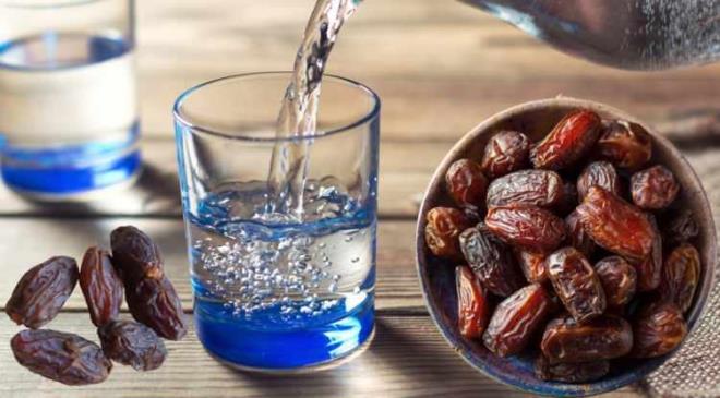 Lif bakmndan zengin olan hurma doada bulunan en faydal doal ekerdir. eriindeki maddeler bakmndan gl antioksidan barndran hurma, son yllarn en popler tketilme ekli ile yeniden gndem oldu. Hurma suyu nasl yaplr? Hurma suyunun faydalar nelerdir?