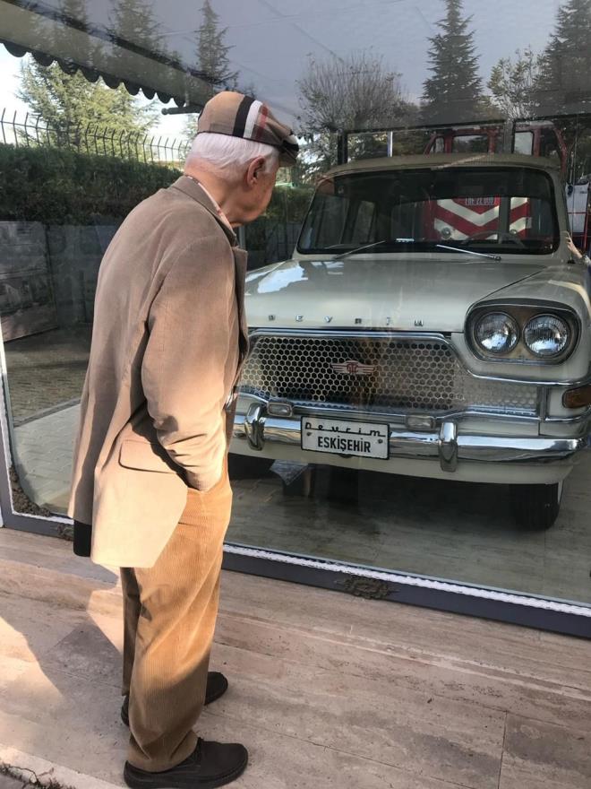 Gngen, 15 Mays 1961'de dnemin Cumhurbakan Cemal Grsel'in talimatyla, Eskiehir Demiryolu Fabrikas'nda, 129 gnde retilen Devrim otomobilinin kaporta ekibinde yer ald.    Devrim otomobilinin 4 prototipini yapan 24 mhendisten biri olan 2 ocuk babas Gngen, 15 Mart'ta 99 yanda hayatn kaybetti. Gngen, ailesi, yaknlar ve ok sayda kiinin katld trenle Cebeci Asri Mezarl'nda topraa verildi.    Gngen'in vasiyeti zerine cenazede tabutunun zerine Trk bayra rtld.