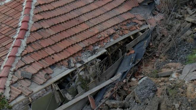 Belediye ekipleri, kmenin yaand yol zerinde nlem alarak yolu ara trafiine kapatt.