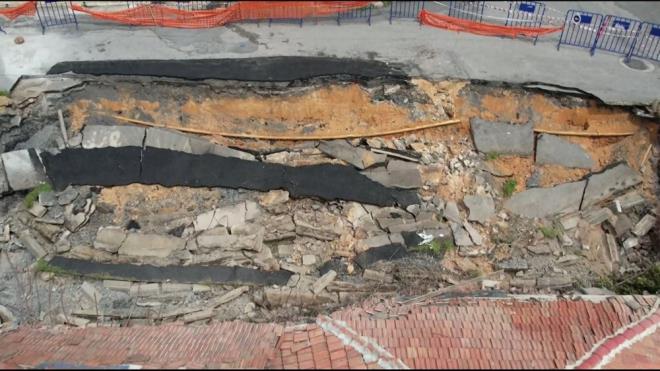 Geen gnlerde kme riskine kar nlem alnarak evresi kapatlan yol, dn akam saatlerinde 2 gecekondunun ats zerine kayarak kt.