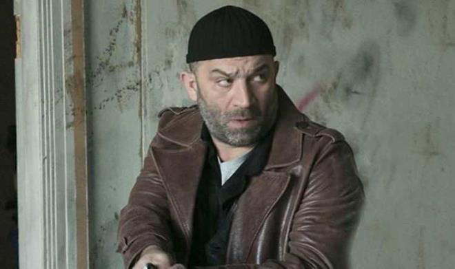 Trk televizyon tarihinin en uzun soluklu dizileri arasnda yer alan Arka Sokaklar'da 16 sezon boyunca Mesut Komiser karakterini canlandran evket oruh getiimiz yl diziden ayrlmt.